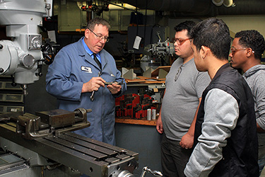 Advanced Manufacturing Professor Teaching Students 