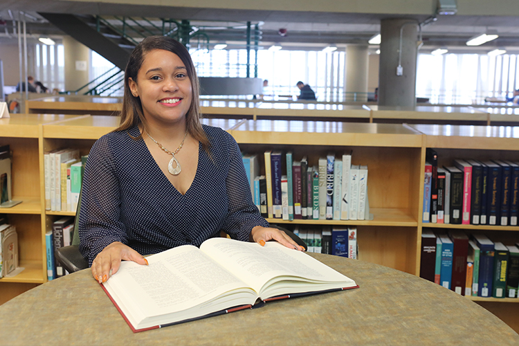 Former Student Ambassador and Class of '18 grad De La Cruz earns prestigious Emerging Leader Award