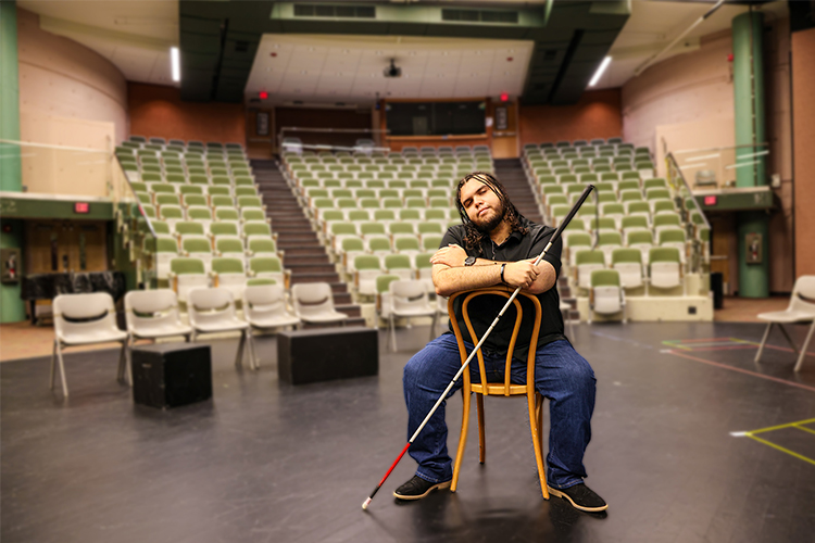 Aspiring theater student thrives despite visual impairment 